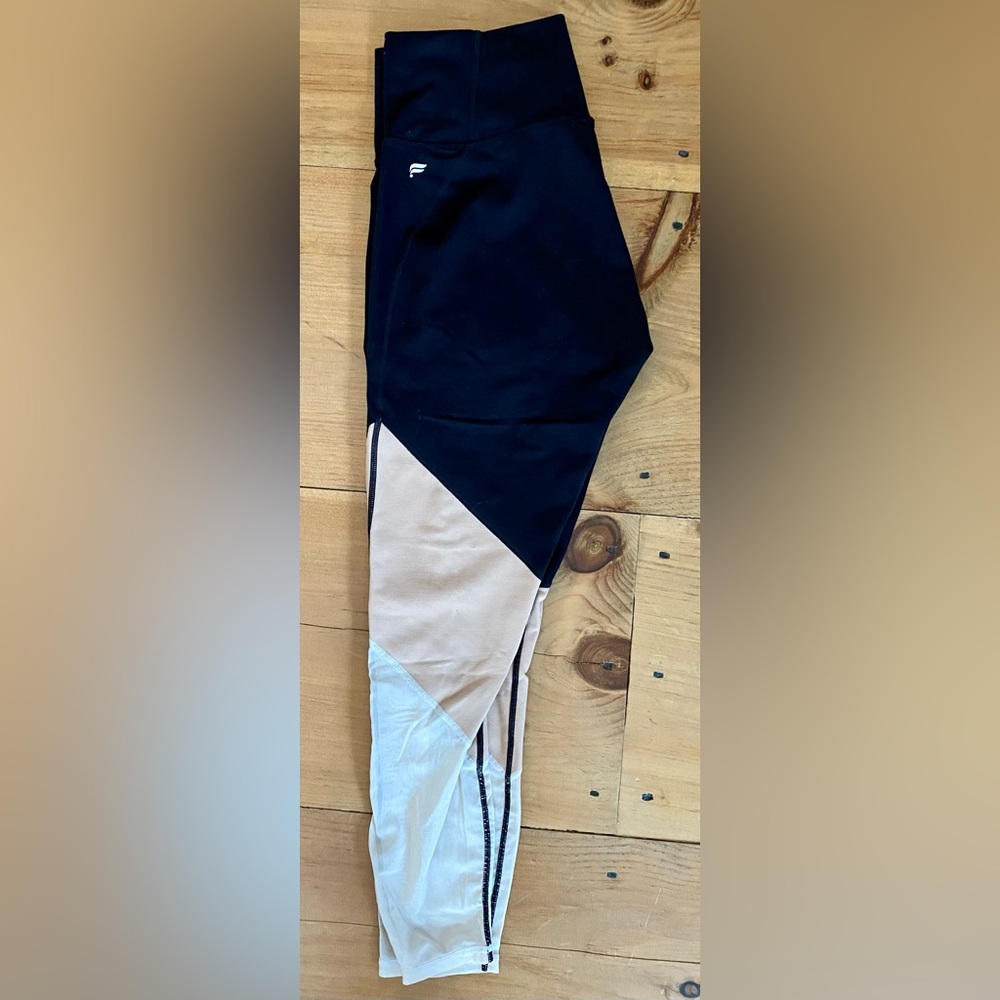 Women’s Fabletics Leggings - Picture 4 of 5